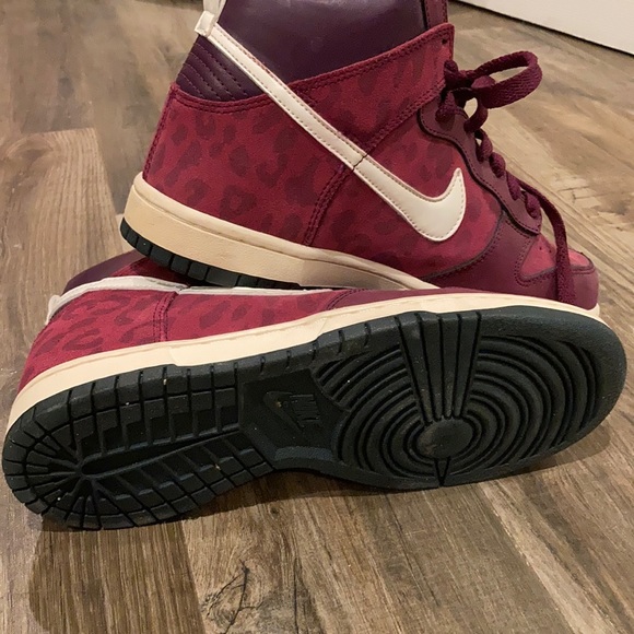 Women’s Nike Dunk High - Picture 4 of 6